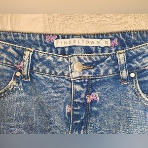 Shredded Denim Skinny Jeans w Butterfly Embroidery